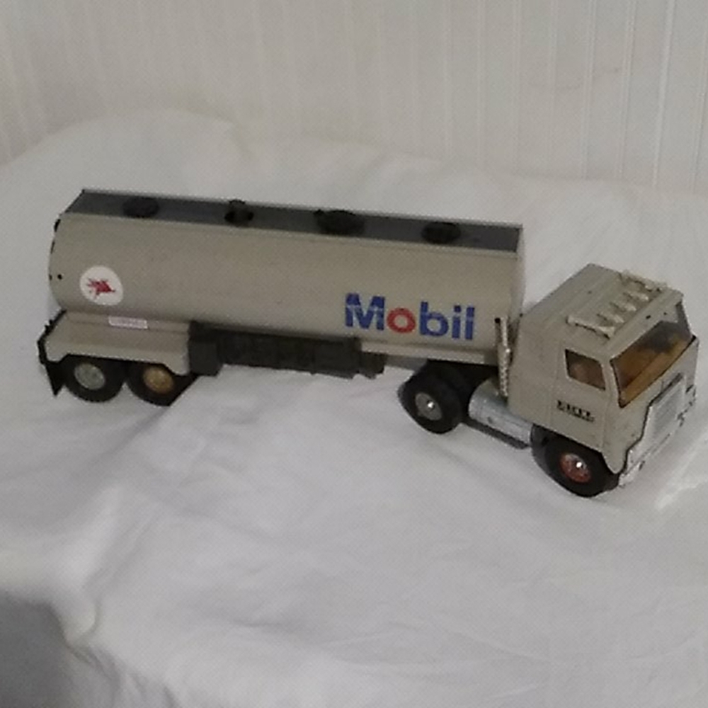 LAST PRICE DROP! Large Vintage Ertl Pressed Metal Mobil Tanker